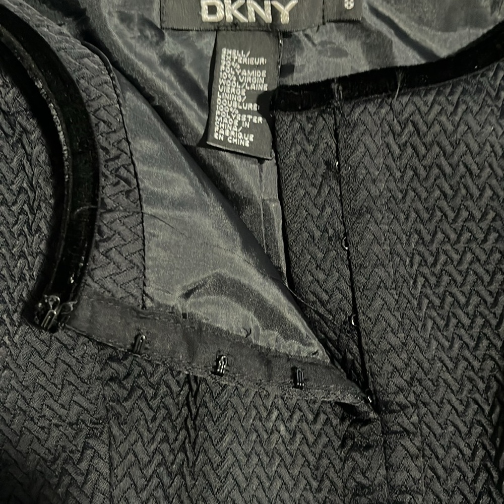 DKNY - Picture 7 of 9